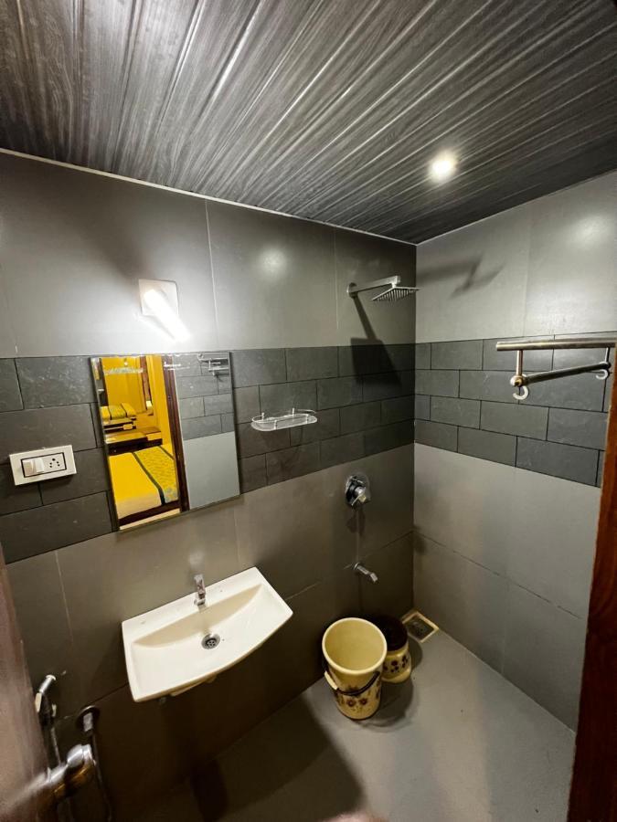 Hotel Savera Inn Morbi Экстерьер фото